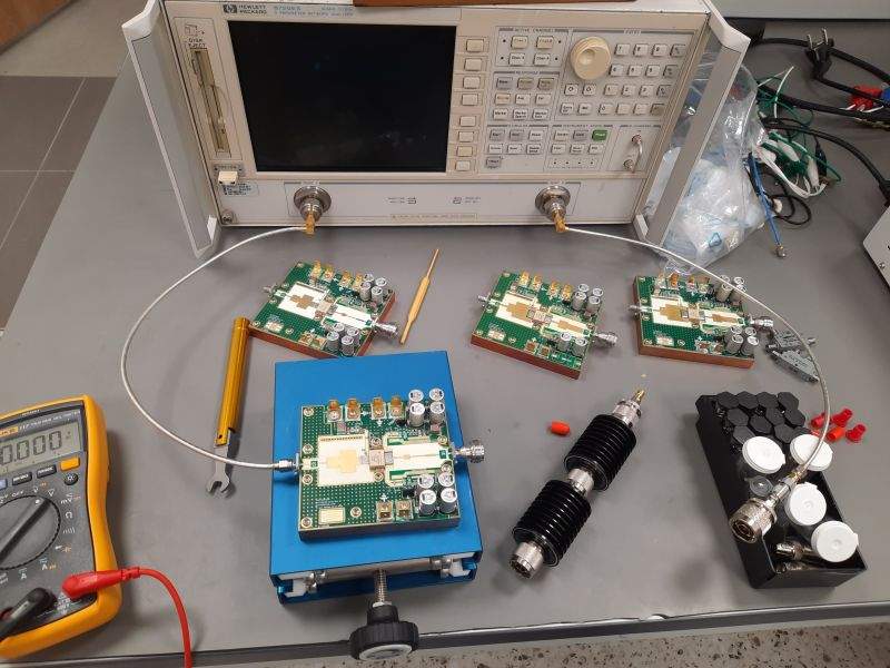 E-REON S-band GaN power-amplifier application boards with RF laboratory equipment